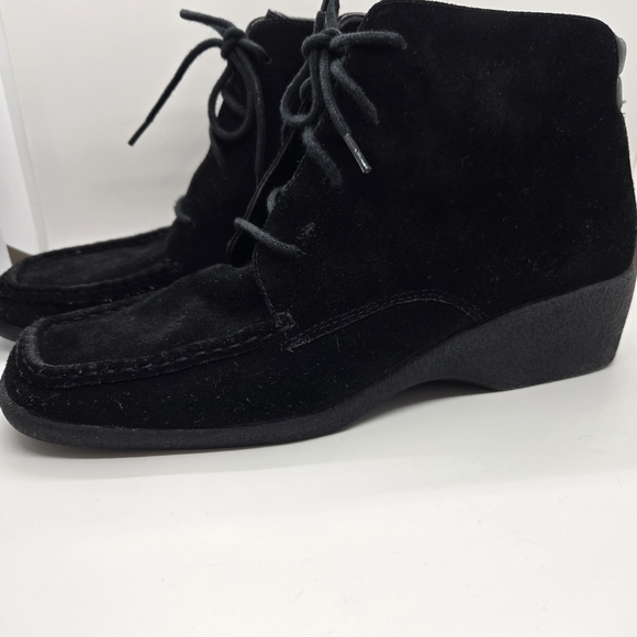 Etienne Aigner Black Leather Suede Lace Up Ankle Boot 9.5 - Picture 3 of 12
